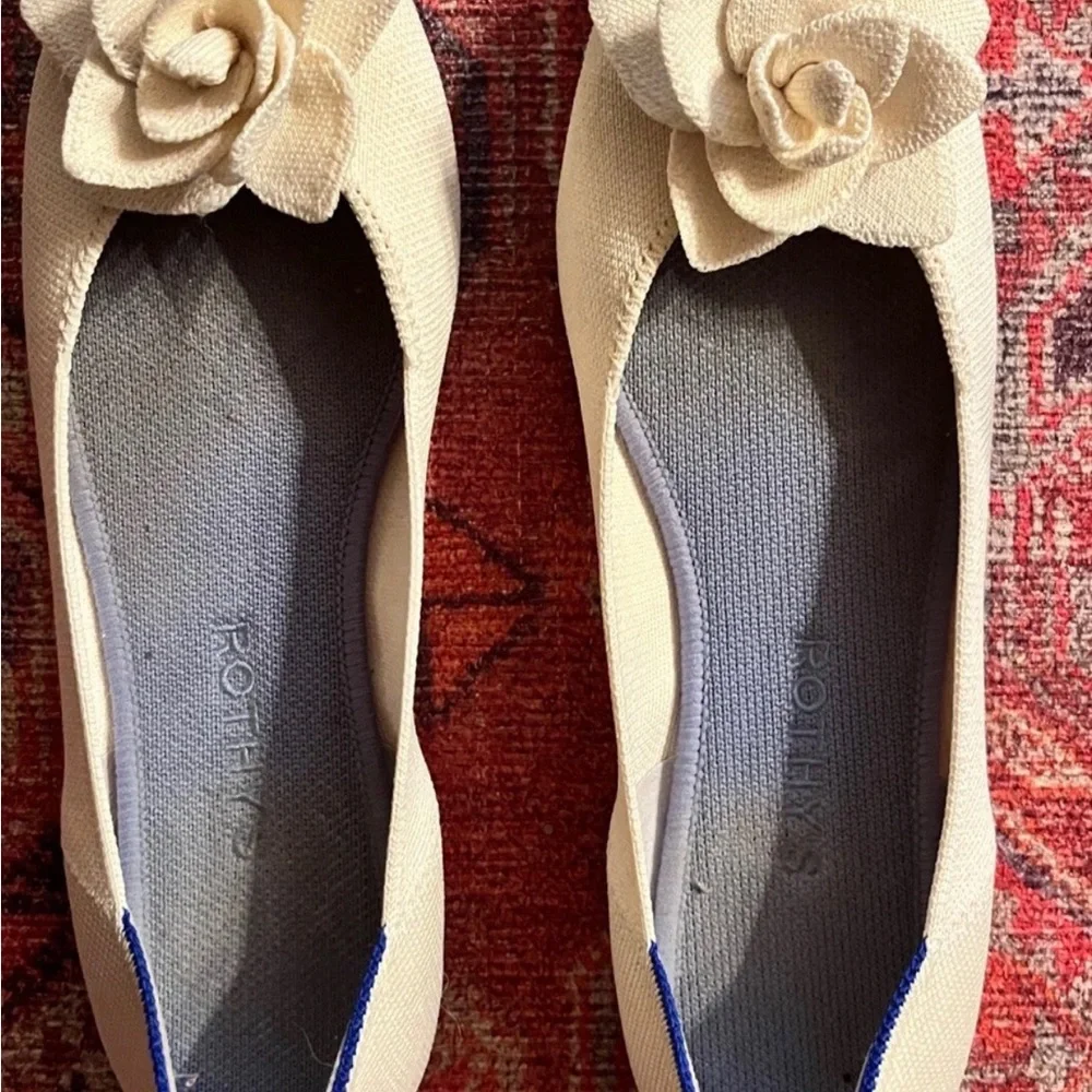 Rothy's Ivory Flats the Petal 8.5 flower - Picture 2 of 4